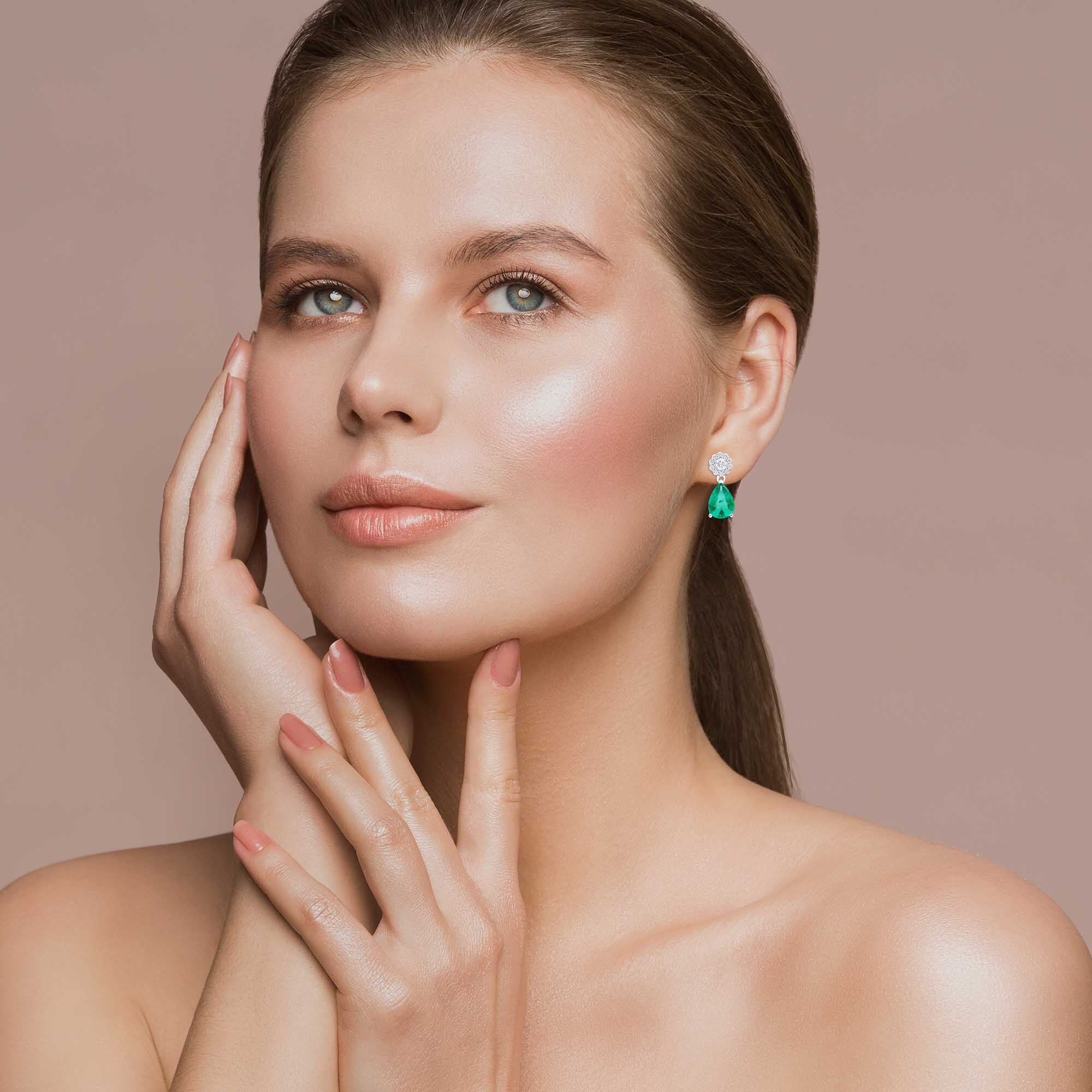 Emerald and Diamond Teardrop Earrings | Maison Birks Salon